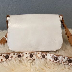 Like new beautiful Patricia Nash white leather saddlebag purse